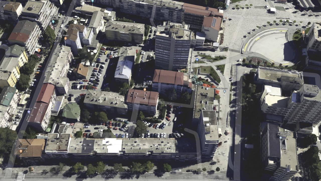 Boulevard Prishtina Enes Pristina Esterno foto